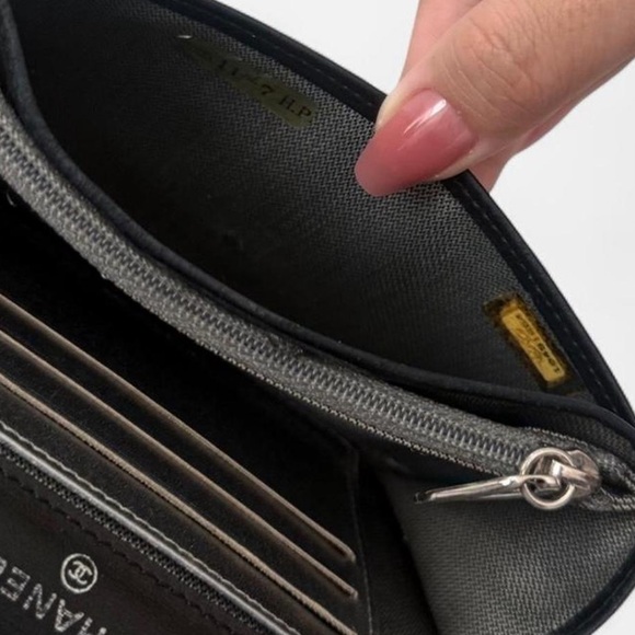 Vintage Chanel Quilted Lambskin Bifold Wallet - Picture 6 of 8